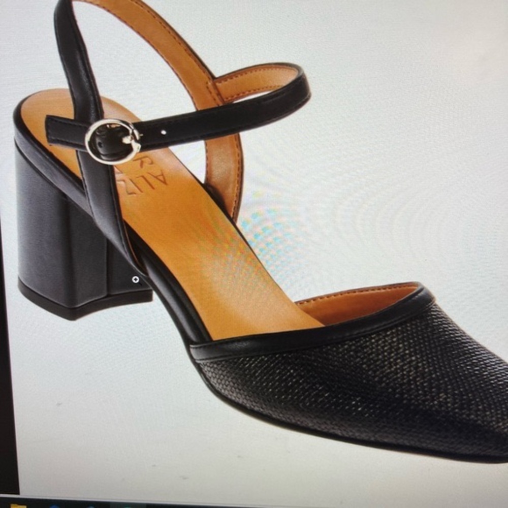 Naturalizer Wave Block Heel Pump Size 8.5 New/Never Worn. $45